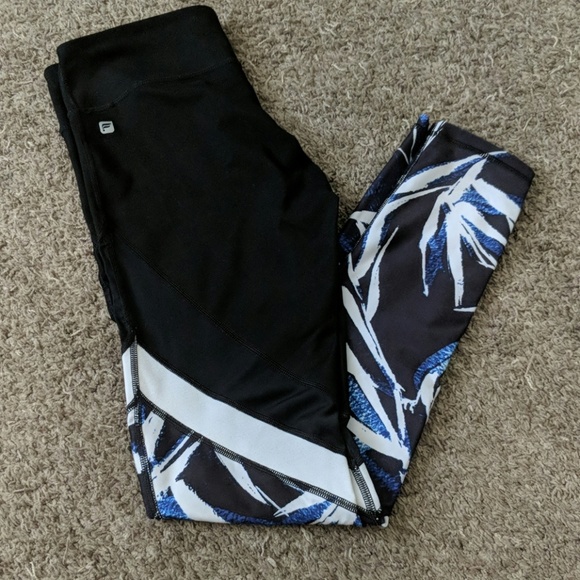 Fabletics | S Black Legging w/ Mesh Cut Outs - Picture 1 of 2